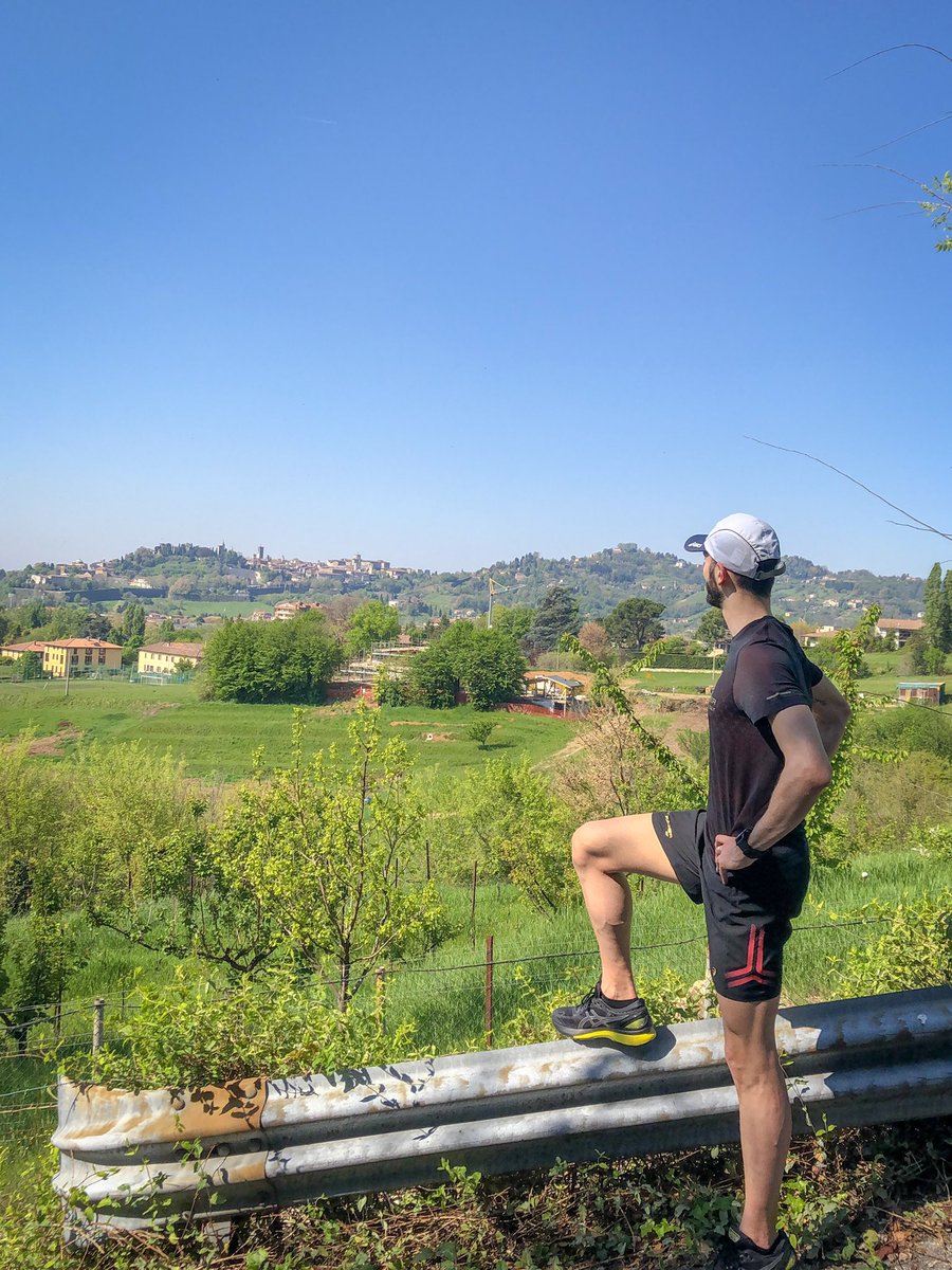 🌞☘️ #IMoveMe #ad
Un’esplosione di primavera. Gambe e fiato non pervenuti, ma con una giornata così non potevo certo non godermi una bella corsa collinare alla scoperta di nuovi percorsi.
#iocorroqui <a href="/runlovers/">Runlovers</a> 
#ASICSFrontRunner #ASICSFrontRunnerItaly
#InnovationInMotion