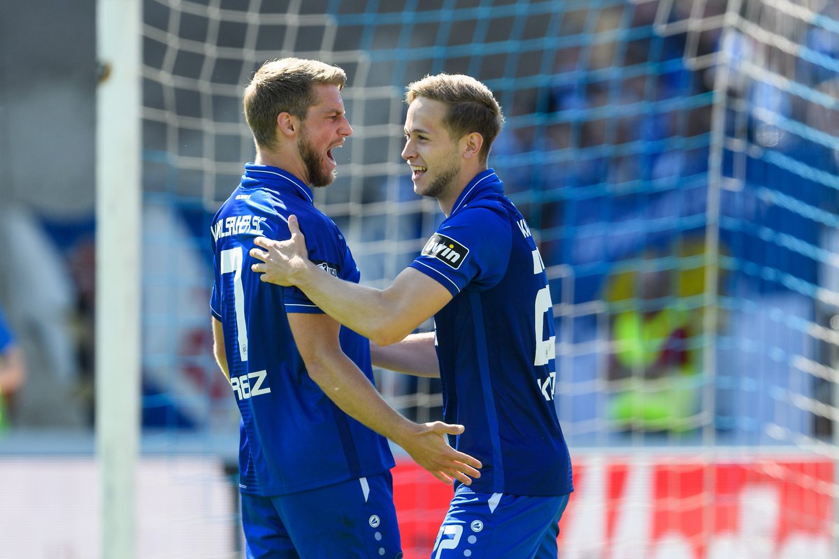 KarlsruherSC's tweet photo. Wir holen uns die 3⃣ Punkte gegen den @svmeppen1912 und feiern einen ganz wichtigen Sieg! Der Spielbericht 👉 https://t.co/bpf27SPaoc #KSCSVM #nurderksc https://t.co/ubaNxs8veJ