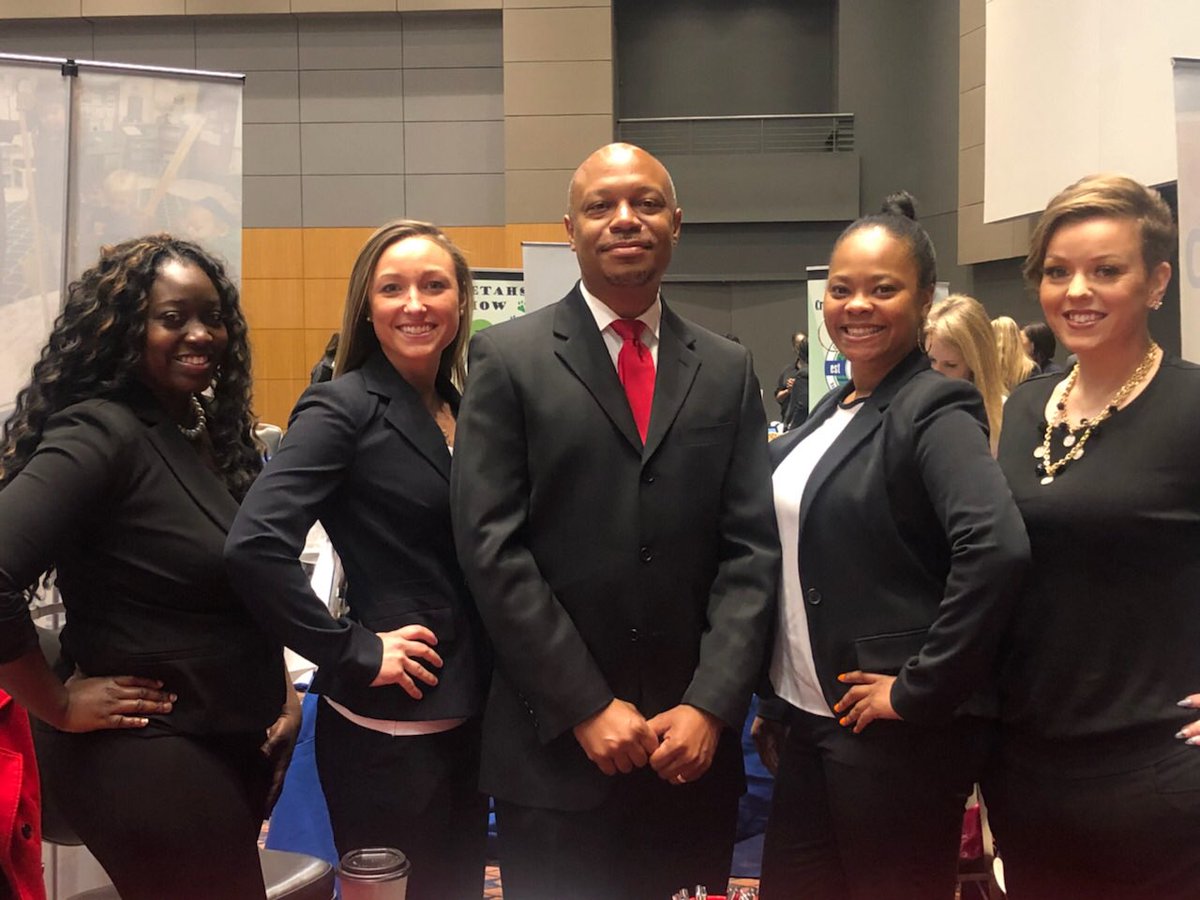 amybytheton's tweet photo. @RES_Royals are representing today at the @GWCC_ATL Fulton Co job fair! Come out and say hello! #welookgoodtogether #fultoncountyschools @CrosslinNeil @NPorter17 @CannonDavetta https://t.co/OteJyJRehT
