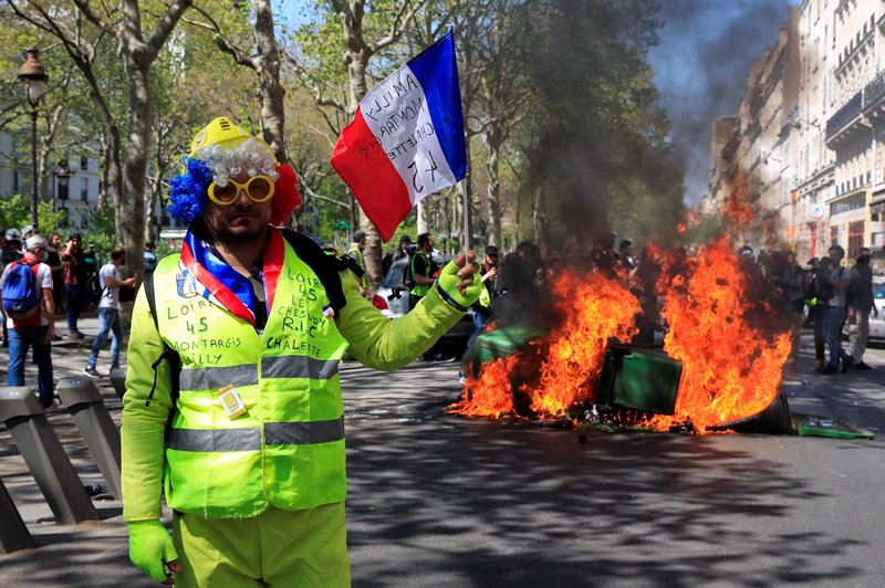 "En cuanto a Notre Dame, es bueno que los multimillonarios hayan logrado conseguir mil millones de euros, pero 140.000 personas sin hogar ¡al mundo le importa un bledo!", escribieron los organizadores
EN VIVO: https://es.rt.com/6oyc
