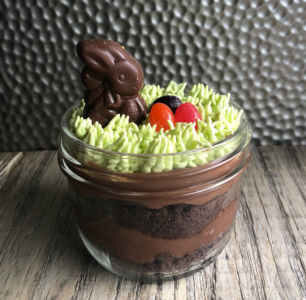 Spring dirt cup- only this weekend!! #hippetyhoppity #bostonbbq #dirtcup #BostonFoodie #eggcellent 
🤠💐🐰