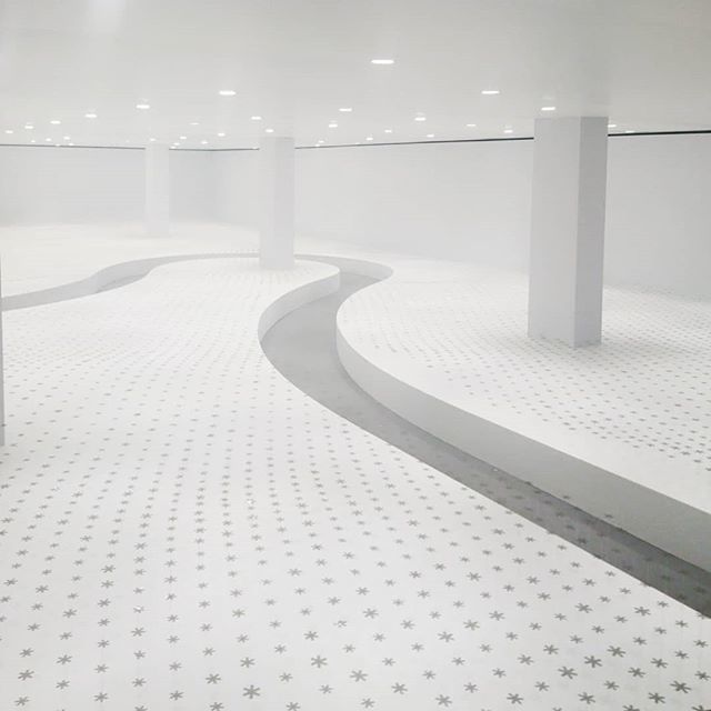 MOSKOU_studio's tweet photo. Breeze of light by @nendo_official #inspirationoftheday #milandesignweek2019 #installationdesign #light #experience #milano #mdw2019 #fuorisalone2019 #nendo #design #art #minimalism #whitespace https://t.co/pz11qlnZzh https://t.co/ATenRxy88W