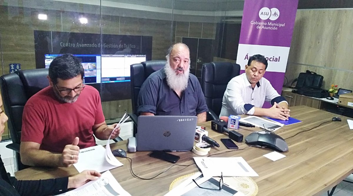ParaguayTVHD's tweet photo. #Móvil @fatima_silvero #CrecidaPy Declaran emergencia por inundaciones en #Asunción por 90 días. Del martes 16 al viernes 19 de abril, se registró un incremento de 654 familias, sin variación del número de albergues activos. @AsuncionMuni #PyNoticias https://t.co/elT15ie5Xb