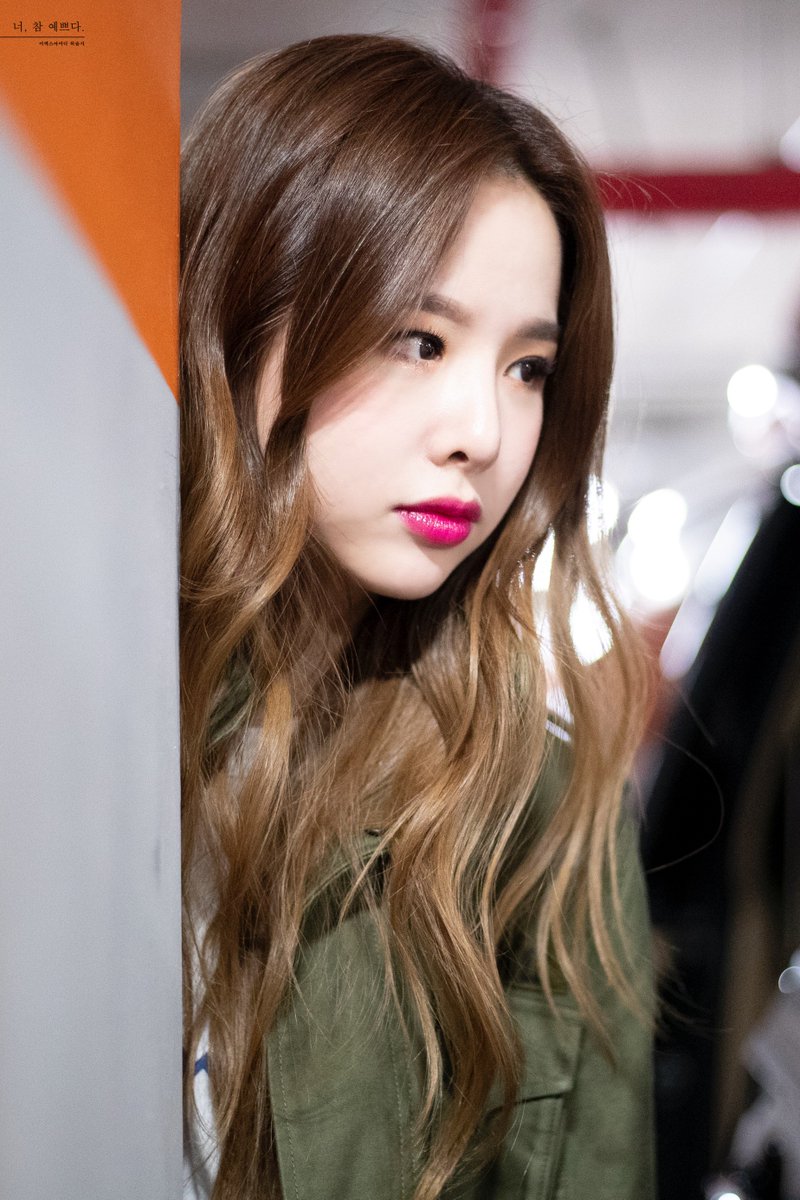 PrettyU_0110's tweet photo. [190416] 스테이지 K #EXID #솔지
나의 전부🌌
#솔지찡만봐
#이엑스아이디 #허솔지 #solji #ソルジ
(@EXIDofficial ) https://t.co/clagB4IspV