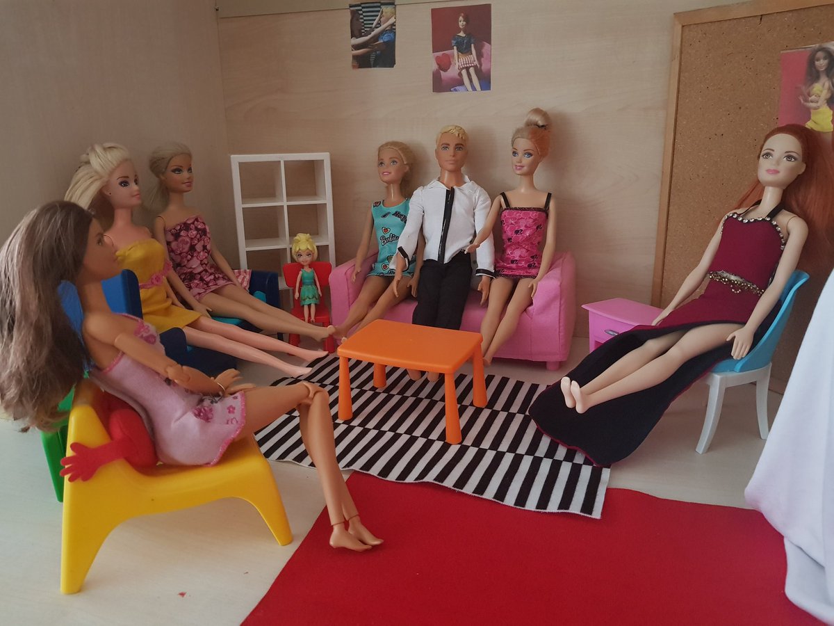 BarbieLeyla1's tweet photo. Kenan'ın abisi gelmedi. Melek sinirden kuduruyor. Onun yüzünden her şey aceleye geldi diye. Salona gergin bi sessizlik hakim... https://t.co/jhPTR9tHM7
