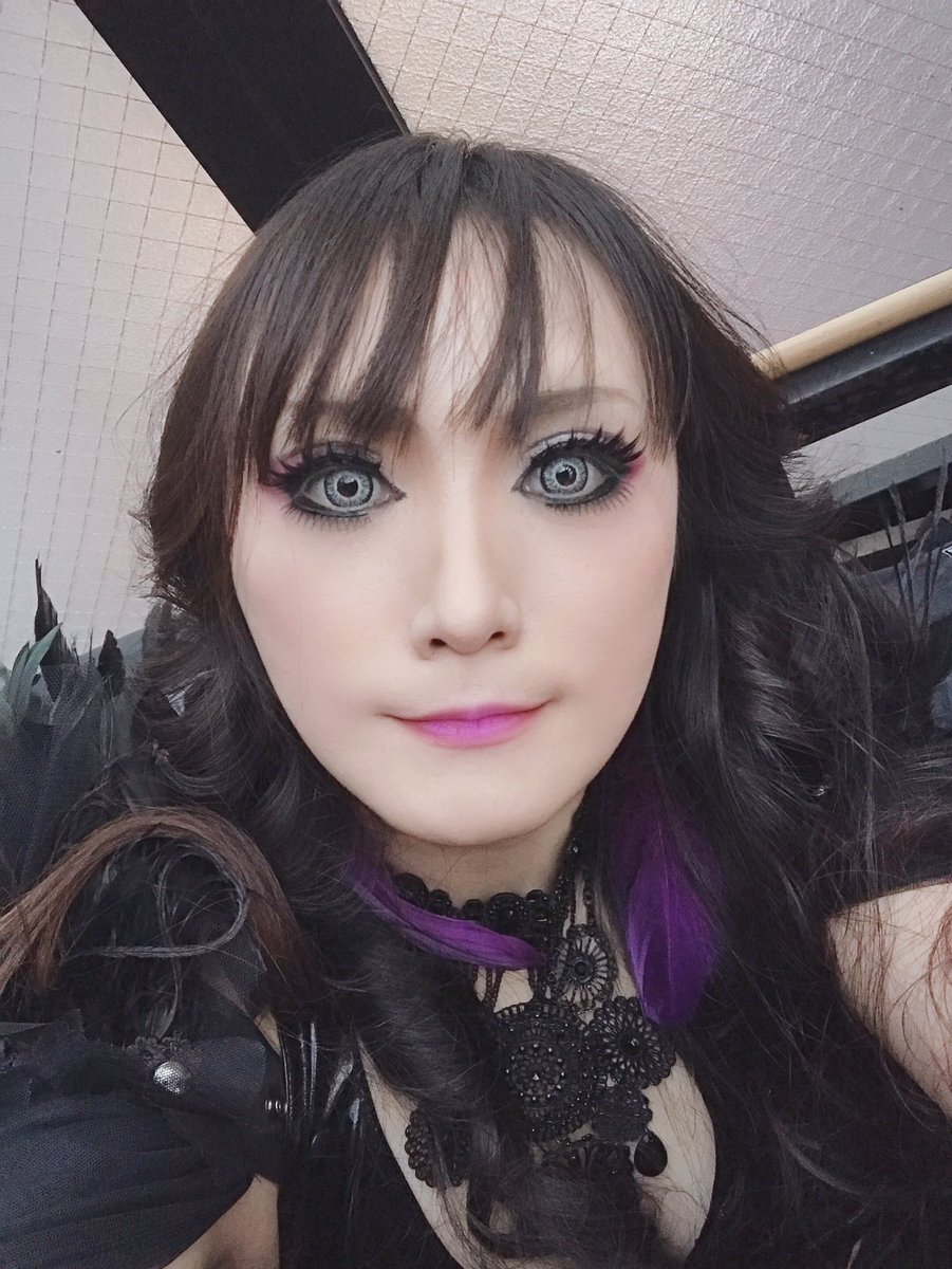 michal666jp's tweet photo. Metal Female Voices Fest Japan、ご覧いただきありがとうございました🤘
友人である主催者のValちゃんの夢が叶った瞬間に立ち会えて、とても光栄でした。
そして久々の大阪、たこ焼きも滑り込みセーフで食べられて満足や😁🐙
次回は5/6吉祥寺クレッシェンドですー！
#mfvf #metalfemalevoicesfest https://t.co/FnE7ft0oBN