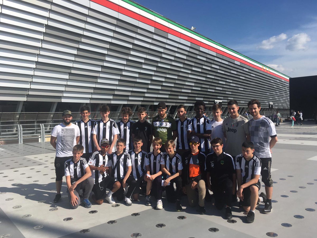 juventusfc's tweet photo. I gruppi delle #JuventusTrainingExperience provenienti dalle Academy di New York, Bahrain, Russia e Svizzera presenti oggi all'Allianz Stadium per #JuveFiorentina! #JuventusAcademy https://t.co/rMlN6PbmNM
