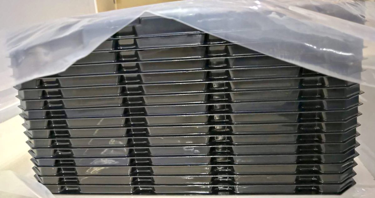 thefxtec's tweet photo. Unboxing time! Getting our new screen ready for a small production run of the Pro1. We’ve upgraded the screen of the Pro1 to the same supplier as Huawei’s folding phone. More updates over the next week. #Pro1 #FunctionisKey #qwerty #hwkb #fxtec https://t.co/a2sOABRgXR