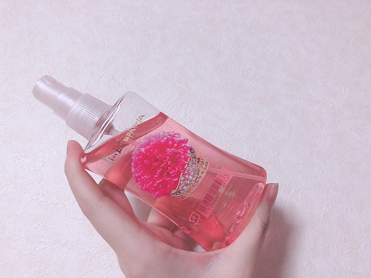 みうにゃ Fernanda フレグランスボディミスト 香水よりボディミスト派なんだけど これはかなりお気に入り ちょっと甘めやけど ドキッとするようなちょっと大人な匂い 職場の可愛い女の子に何使ってますか 私も欲しいって言われて嬉しかった 笑