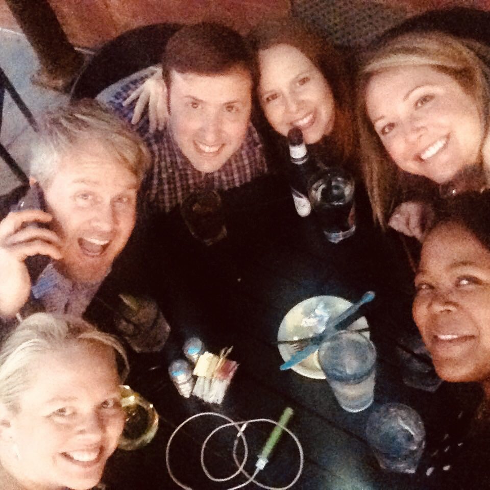 Friends and family gather here! Join us this weekend for #brunch 10am-3pm and our resident DJ TONIGHT starting at 10pm! 🙌 #Dallas #dallasbars #dfw #friends #sundayfunday #dallasfarmersmarket #dfwbars #dallasfoodie