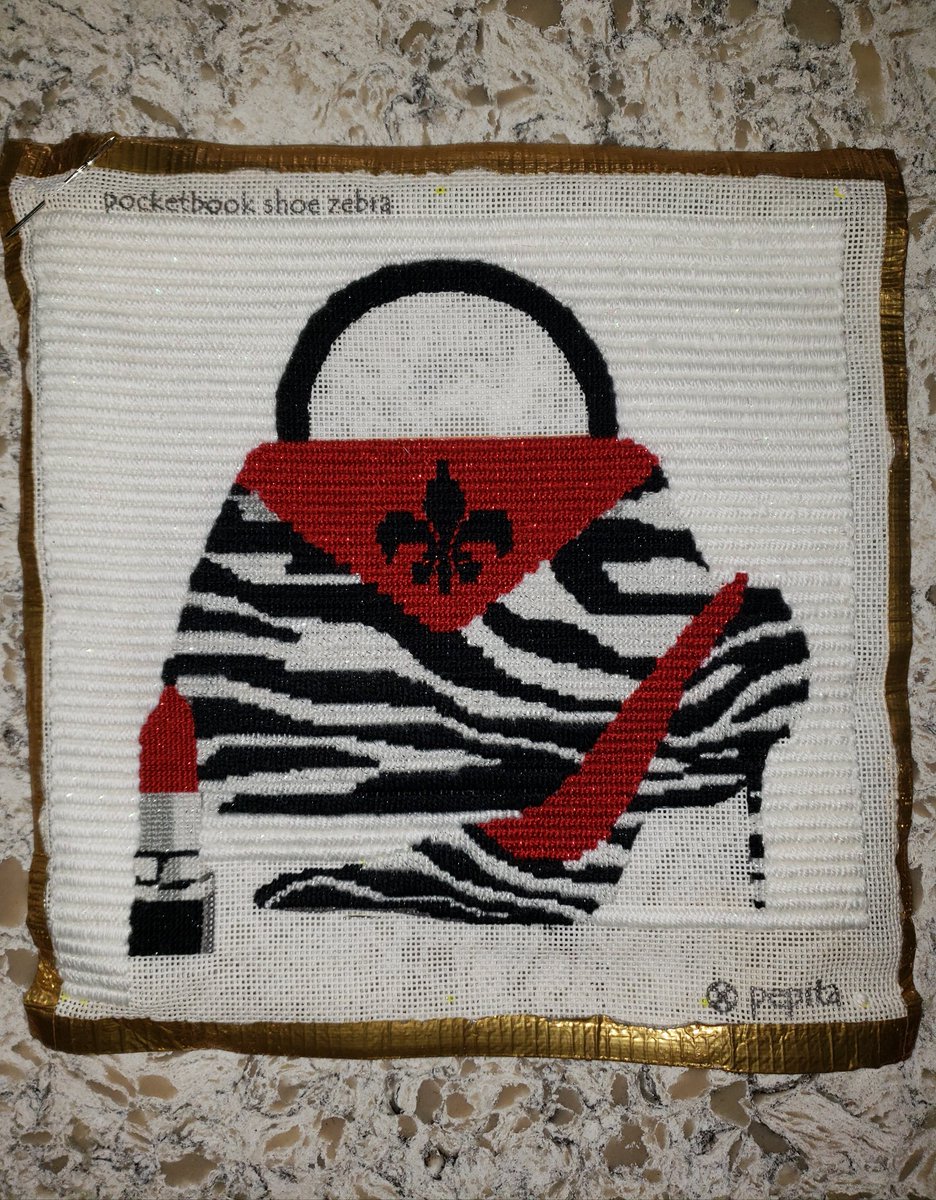 rapturousreader's tweet photo. Almost done! #stitchersoftwitter #needlepoint @needlepov @Needlepointers @needlepoint https://t.co/BprHkxLPhN