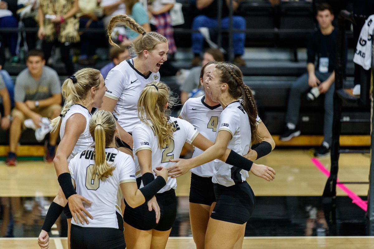 PurdueVB's tweet image. RT if you’re excited for #MatchDay 😊🏐🚂