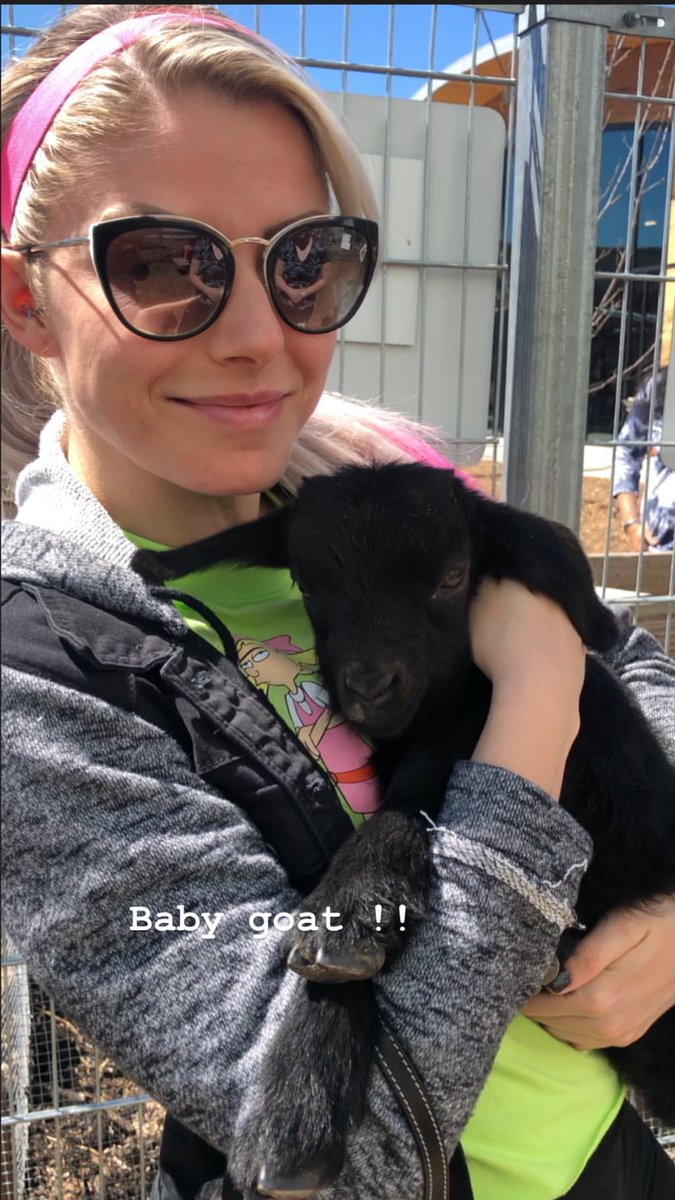 AlexaFansite's tweet photo. Via @AlexaBliss_WWE Instagram story https://t.co/g0yBkohJYX