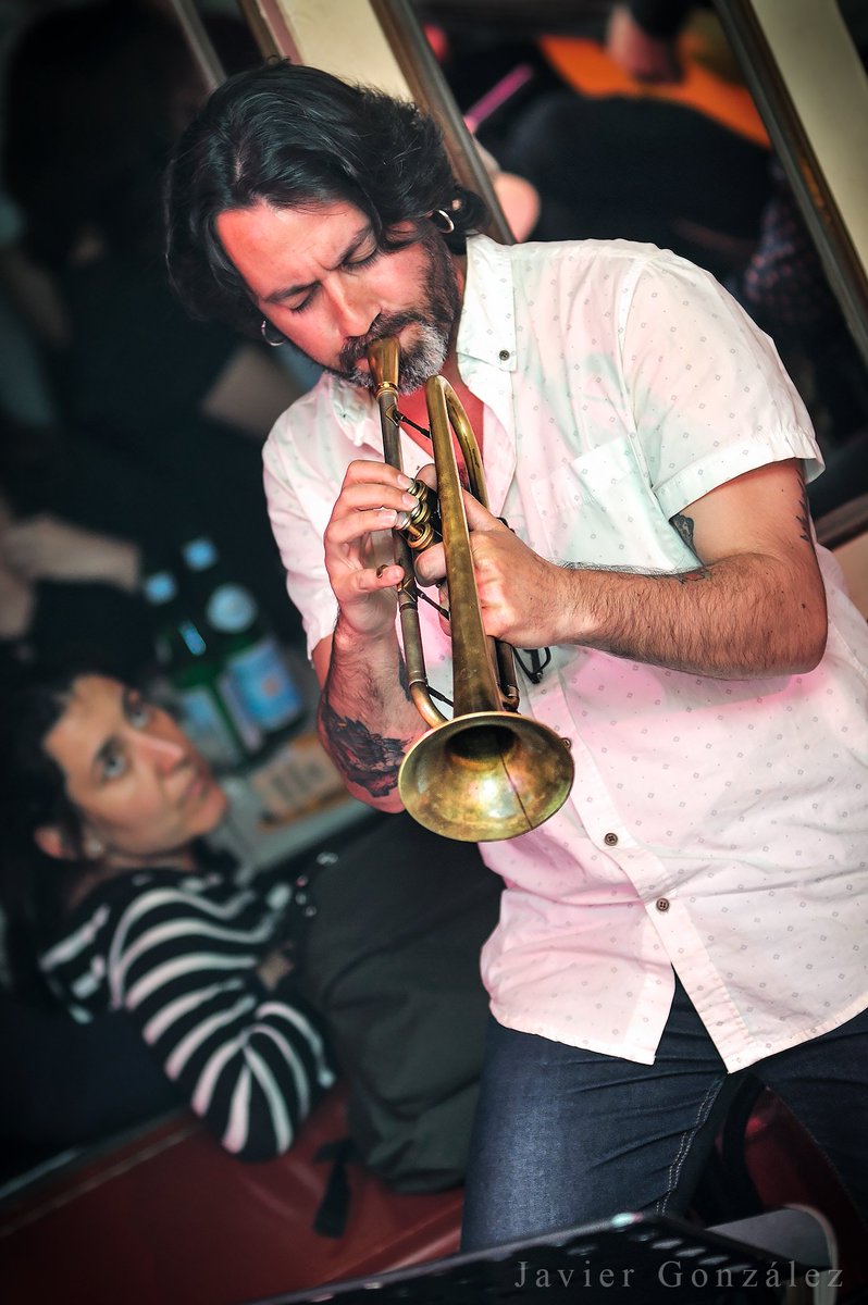 El domingo última noche de José Quevedo "Bolita" Flamenco Trío en el Café Central. Artista invitado Enriquito. Café Central Madrid un concierto cada noche del año. Información y reservas:
👉cafecentralmadrid.com/reservas👈 ☎️913694143 (de 18h a 20h)