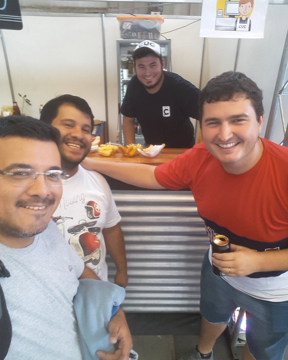 montero_rodrigo's tweet photo. La buena comida de @cuccatering en la #ExpoChef sabe mucho mejor en compania de buenos amigos... Gracias @M1Fernandez @mastijar y @Juandie_19 https://t.co/JrYUC6cpQr