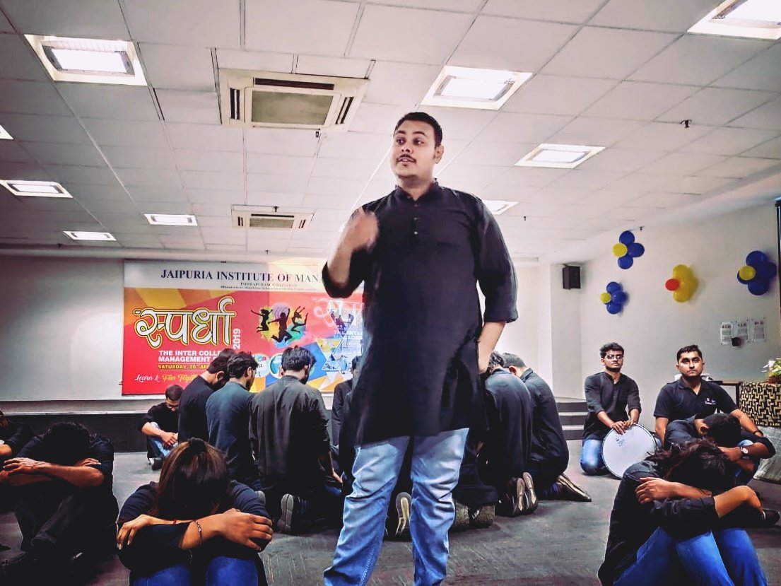 gurjeet_pathak's tweet photo. Don't dwell on what went wrong. Instead, focus on what to do next. Spend your energies on moving forward towards growth." 
Denis Waitley

@AsmitaTheatre @ArvindGaur sir #gurjeetpathak #actor #acting #cinema #delhitheatre #Mumbai #MumbaiTheatre https://t.co/3K749pFnfW