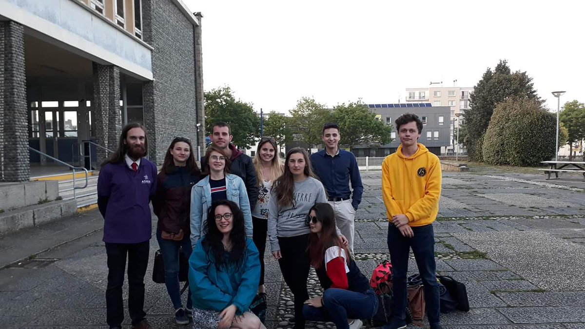 Catgol1's tweet photo. L'@AFNEUS est heureuse d'être aux côtés de la @fedebzh pour former les nouvelles et nouveaux https://t.co/iUhAka5FkO qui représenteront les étudiantes et les étudiants de l'UFR des #sciences et techniques de l'@UBO_UnivBrest https://t.co/ECCk4SSXX2