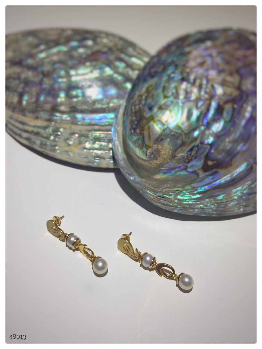 ewiglichjoias's tweet photo. Brinco Vírgulas com Pérolas e Diamante 💎💫⚪️
“Toda a arte é autobiográfica, a Pérola é a autobiografia da ostra.” - Federico Fellini
#Brinco #pérolas #diamante #ouro18k #joias #ewiglich #ewiglichjoias https://t.co/tDo1IYqHPR