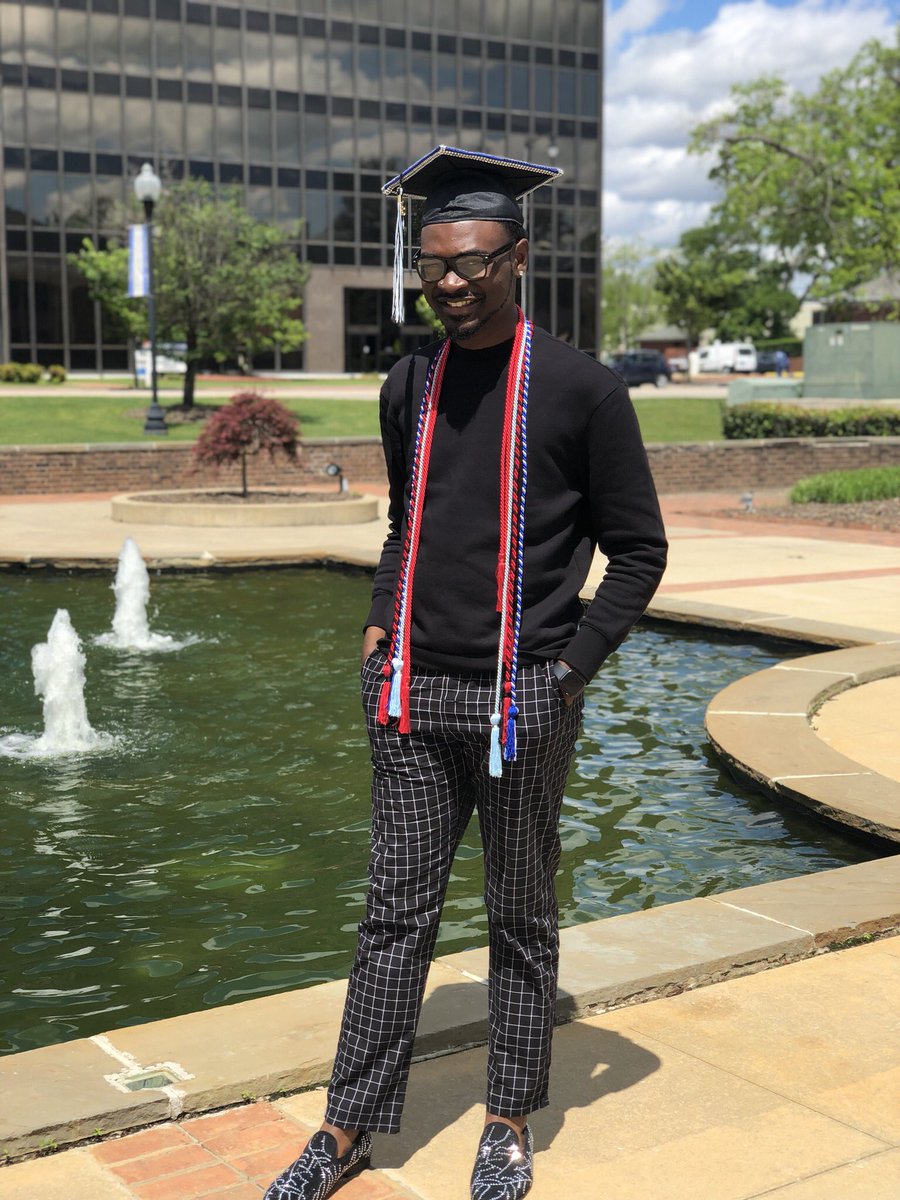 mkese_'s tweet image. Oh, Livingstone my Livingstone 🥳👨🏽‍🎓

#13daysleft 🐻💙 #BusinessAdminstration 🔥