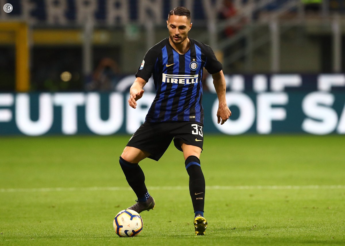 Inter's tweet photo. 😎 | DANILO!
5⃣ Quinto assist in questa Serie A per @ddambrosio
👟 Nessun difensore ne conta di più in questa @SerieA https://t.co/eqCkJ6FoUN
