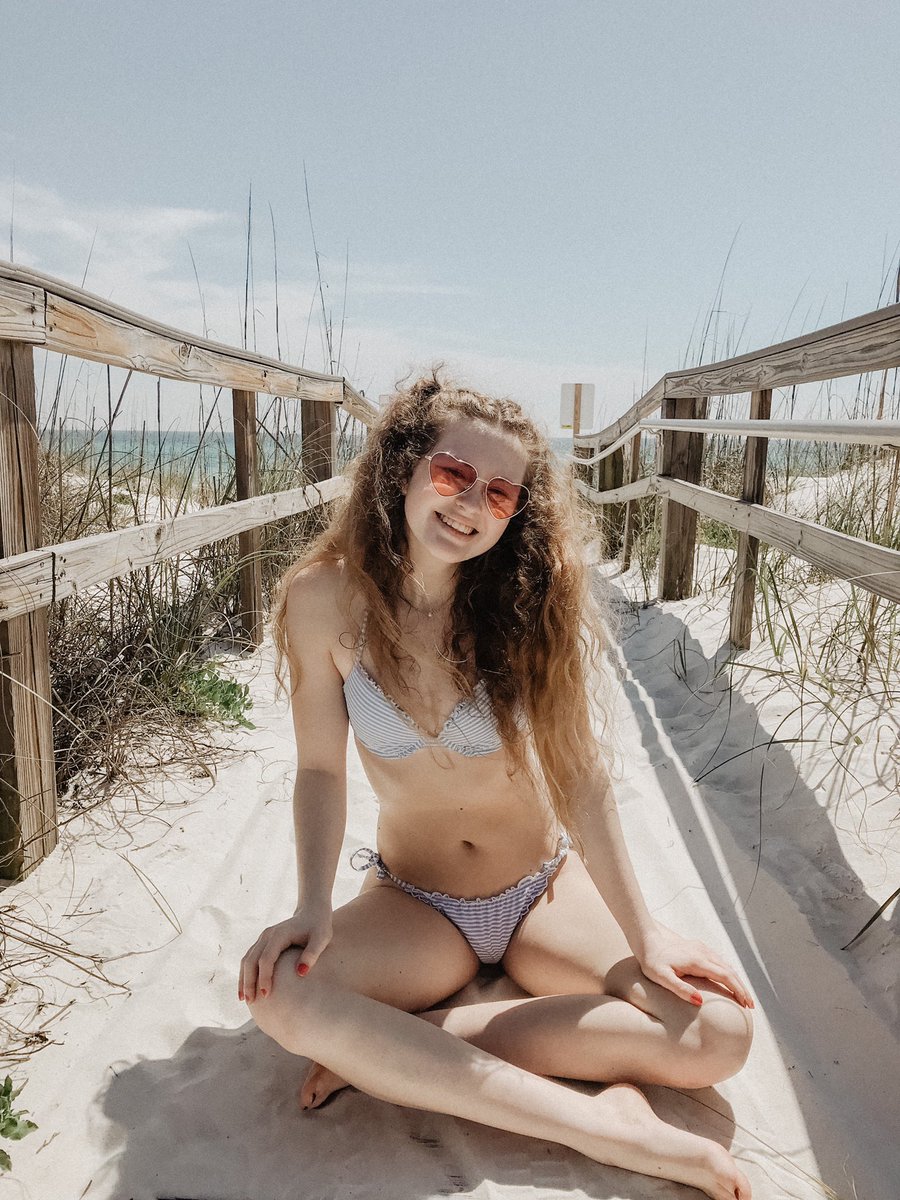 SigmaKappaZA's tweet photo. Just one week until summer has us feeling some type of way 🔆 🌊 // #sigmakappaza #sororitylifeius #iuspanhel19 #findyourgirlgang #IUS23 #sigmakappa #sororitygirls #sigmakappasorority #sorority https://t.co/hF6Poje5bu