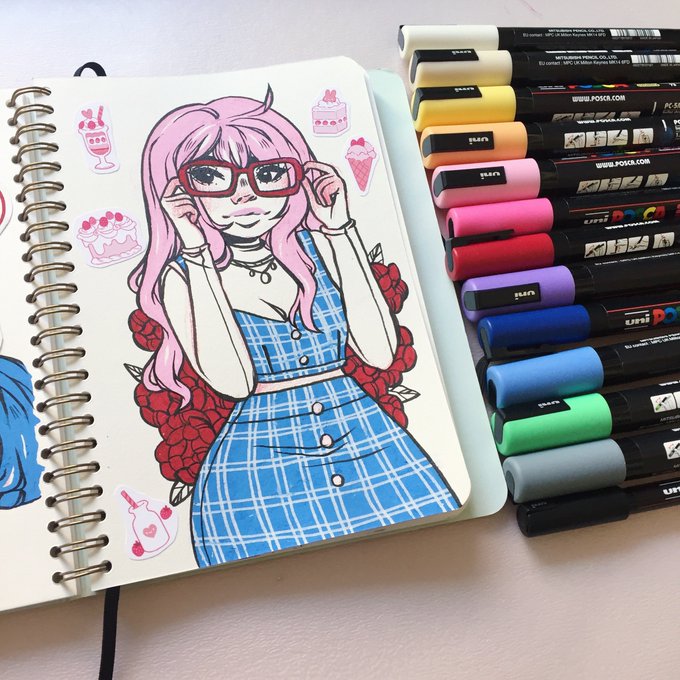 New video is up! I'm playing around with my new Posca pens and draw this cute babe in my sketchbook:)
https://t.co/E6yv5tjSFV 