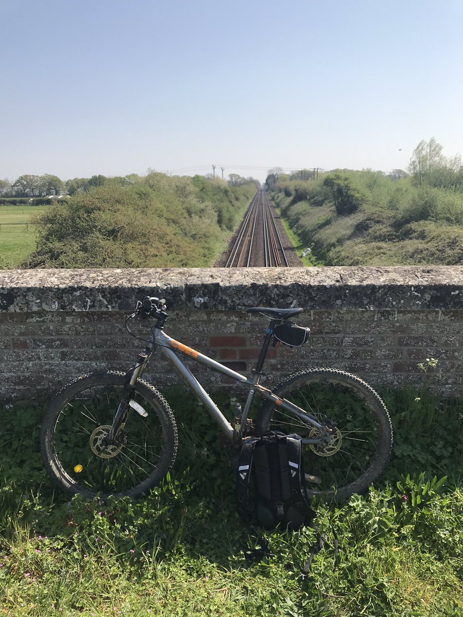 DazJump's tweet photo. Today’s bike ride North of Bognor... who knew there was some decent trails and countryside around here! ☀️🚵🏻‍♂️ #LocalExploring #Colworth #BognorRegis #Shripney https://t.co/qek4YwuZTX
