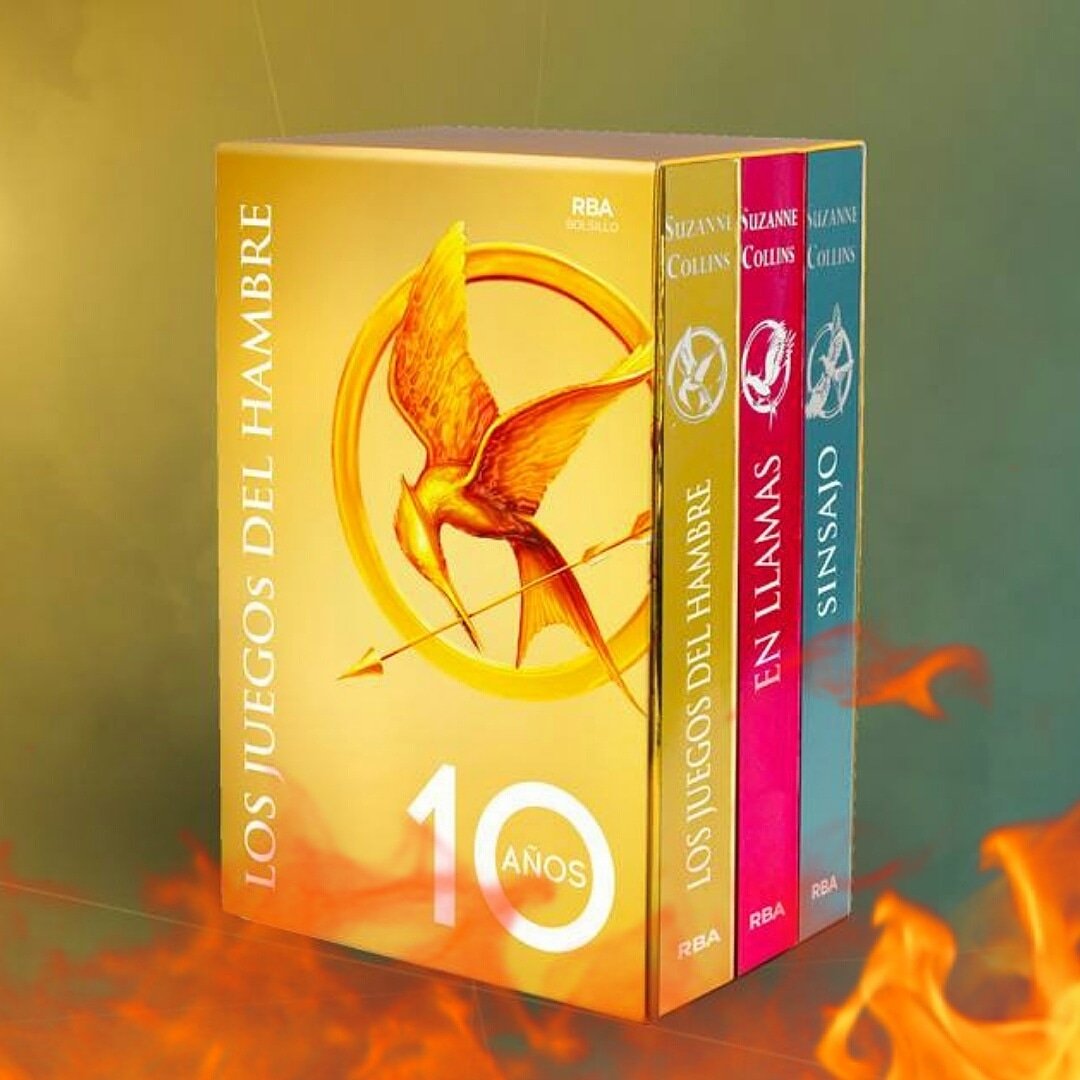 PlazayJanesCol's tweet photo. 🚨NOVEDAD🚨 Llega a Colombia el pack conmemorativo
por el décimo aniversario de “Los Juegos del Hambre”
¡10 años de la revolución de Panem!
#Thehungergames10 #LosJuegosdelHambre10años
#Tributos #Panem #LosJuegosdelHambre
#TheHungerGames https://t.co/7a4VkaUlmx