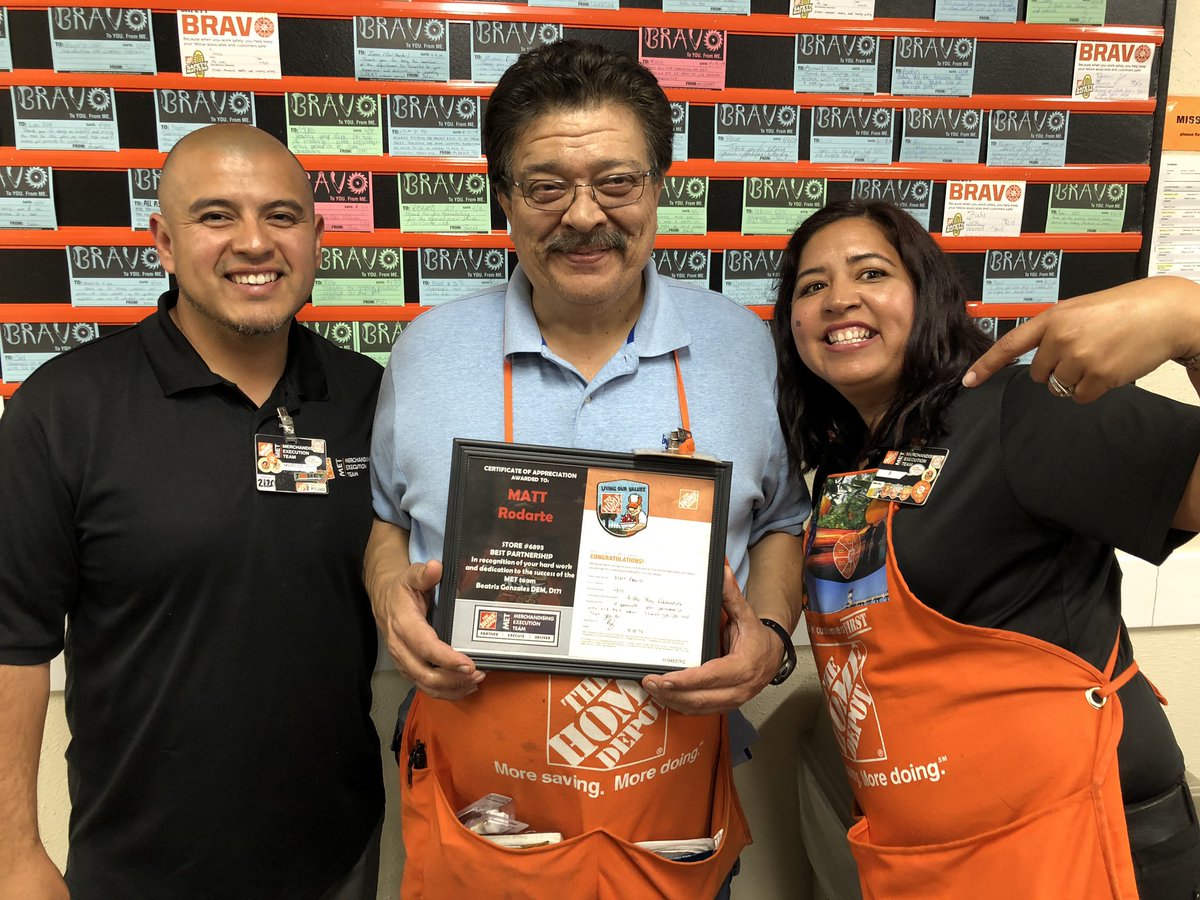 HD6893's tweet photo. MET appreciates Matt for his partnership in the store!         @Allen83hd @Beatriz68475813 https://t.co/B7PeGJxokc