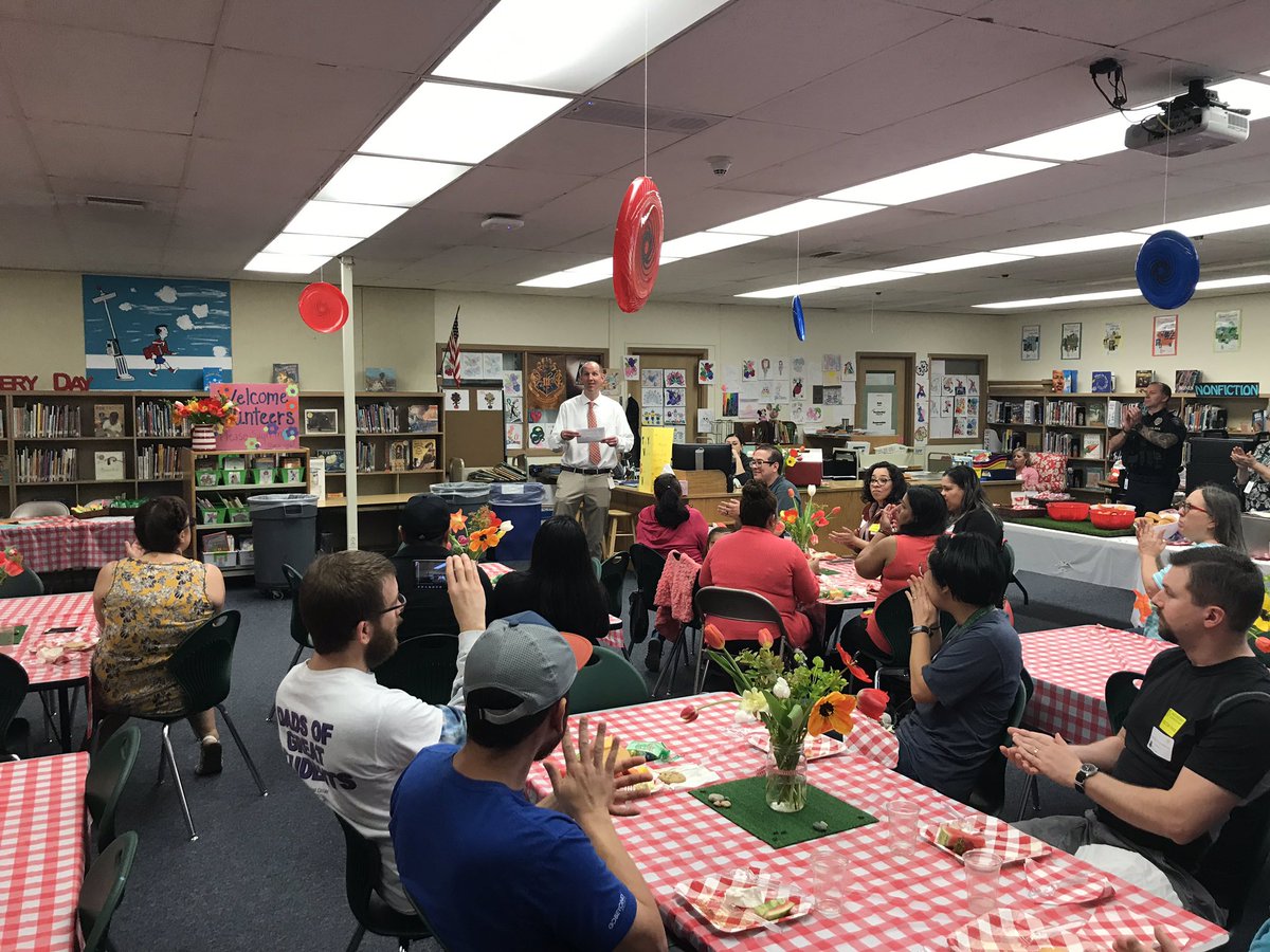 MooCounselor's tweet photo. Highlight from this week: A wonderful volunteer luncheon to say “thanks” to our incredible school volunteers! https://t.co/a91S6o36ox