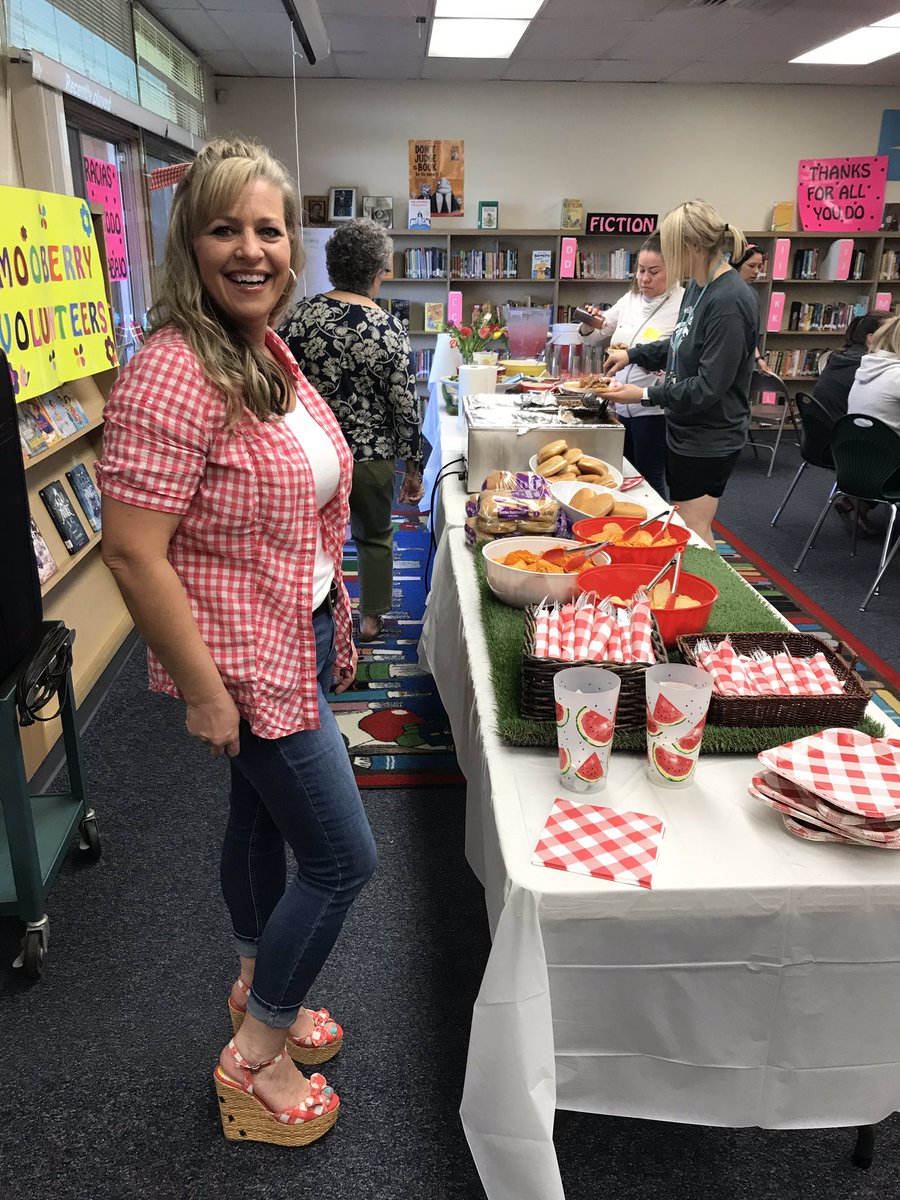 MooCounselor's tweet photo. Highlight from this week: A wonderful volunteer luncheon to say “thanks” to our incredible school volunteers! https://t.co/a91S6o36ox