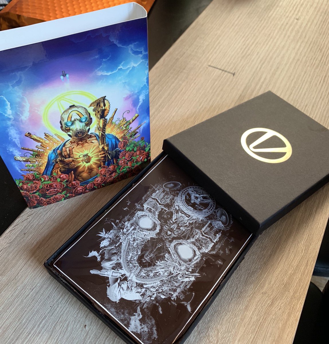 mistermv's tweet photo. J’ai reçu du chocolat d’influenceur ! Quelle vie ! https://t.co/Put7FZKPFG