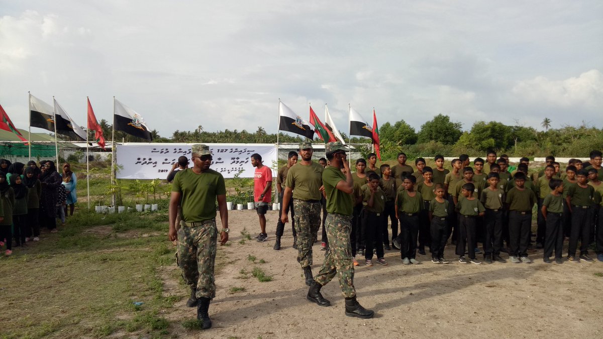 eduGS_60's tweet photo. @MNDF_mv @MNCC_Official @eduGS_60 
Sifainge dhuvas faahaga kurumuge gothun hanimaadhoo school saafu kurumaai gas indhun. @aisthly @EducationMV https://t.co/hbu2okDoWA