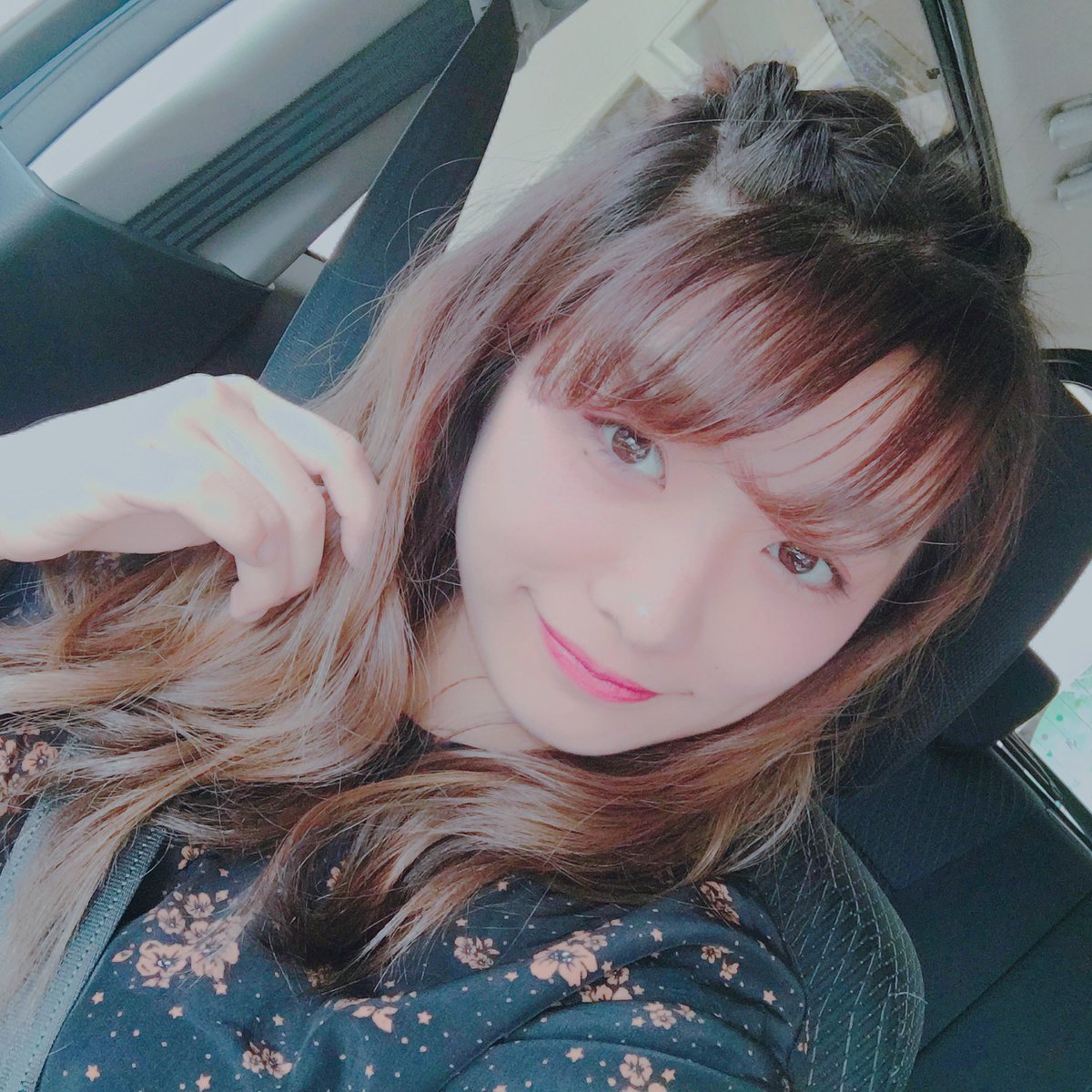 Catbus_202's tweet photo. 髪の毛頑張って伸ばそ💇‍♀️🤝

肩くらいまでにしよっかな～
それとももっと伸ばそうかな〜🤔💭

前髪もどうしよっかな〜🤔💭 https://t.co/L7amoaiBcy