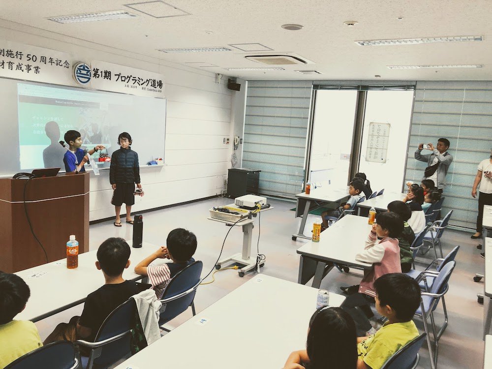 coderdojogwan's tweet image. 宜野湾道場の姉妹兄弟道場である浦添道場がいよいよ始動しました。まずは浦添市主催の人材育成事業とタイアップして活動開始です！
キックオフイベントにはCoderDojo名護の安藤さんも駆けつけてくれました！
coderdojo-urasoe.com/?p=608
#CoderDojo #CoderDojoUrasoe #CoderDojoNago