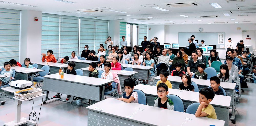 coderdojogwan's tweet image. 宜野湾道場の姉妹兄弟道場である浦添道場がいよいよ始動しました。まずは浦添市主催の人材育成事業とタイアップして活動開始です！
キックオフイベントにはCoderDojo名護の安藤さんも駆けつけてくれました！
coderdojo-urasoe.com/?p=608
#CoderDojo #CoderDojoUrasoe #CoderDojoNago