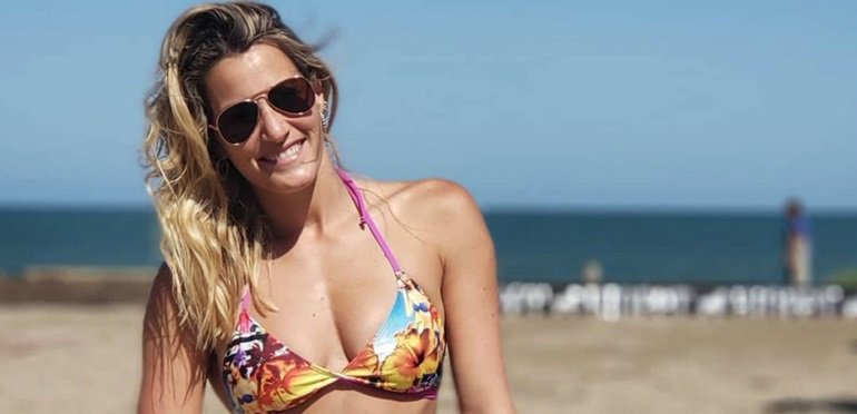 Revista_PRONTO's tweet photo. Nuevo curro: Mirá el video de Mica Viciconte lavando autos https://t.co/RAj6Mhuccw https://t.co/f17RrOgNug