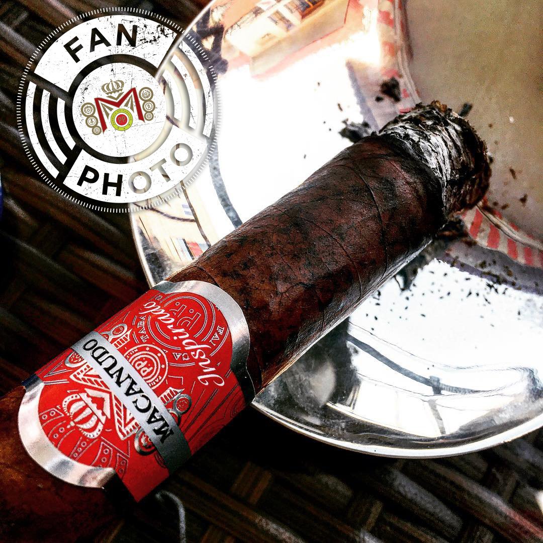 More and more people seeing red. What do you pair with this fiery Inspirado?

@the_good_smoker | Instagram