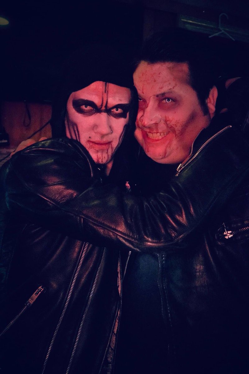 TheBigBadMusic's tweet photo. Horror Family. Zackula and Shadow Windhawk. (Re-post from @ShadowWindHawk)
#TheBigBad #ShadowWindhawk #HorrorPunk #Horror #Punk #HorrorRock #HorrorHound #HorrorHoundRecords https://t.co/1YEoypPEe8