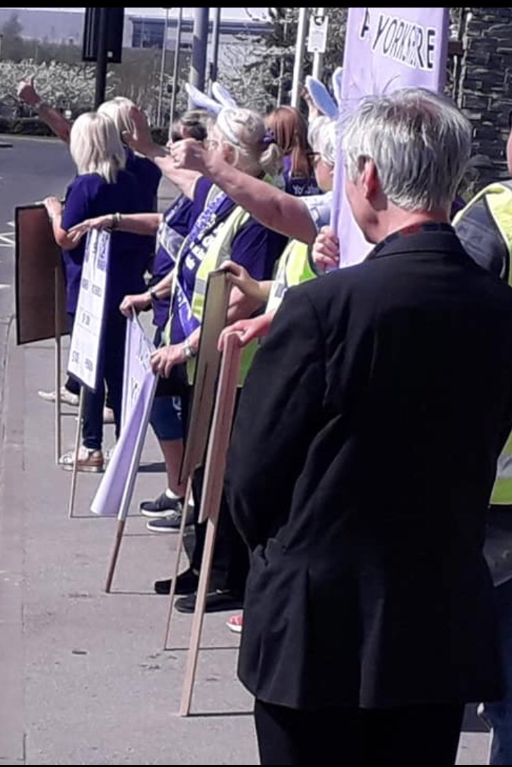 Chrishainswort2's tweet photo. #EasterSaturday #1950s #Notgoingaway #castleford & #yorkshire
Lining the roads , heaps of beeps beeps #gettingthemessageoutther
#determined #waspicampaign2018 ladies #standingfor all , famlies too
#WEARENOTGOINGAWAY๐๐๐๐ https://t.co/jMoDZIXCTD