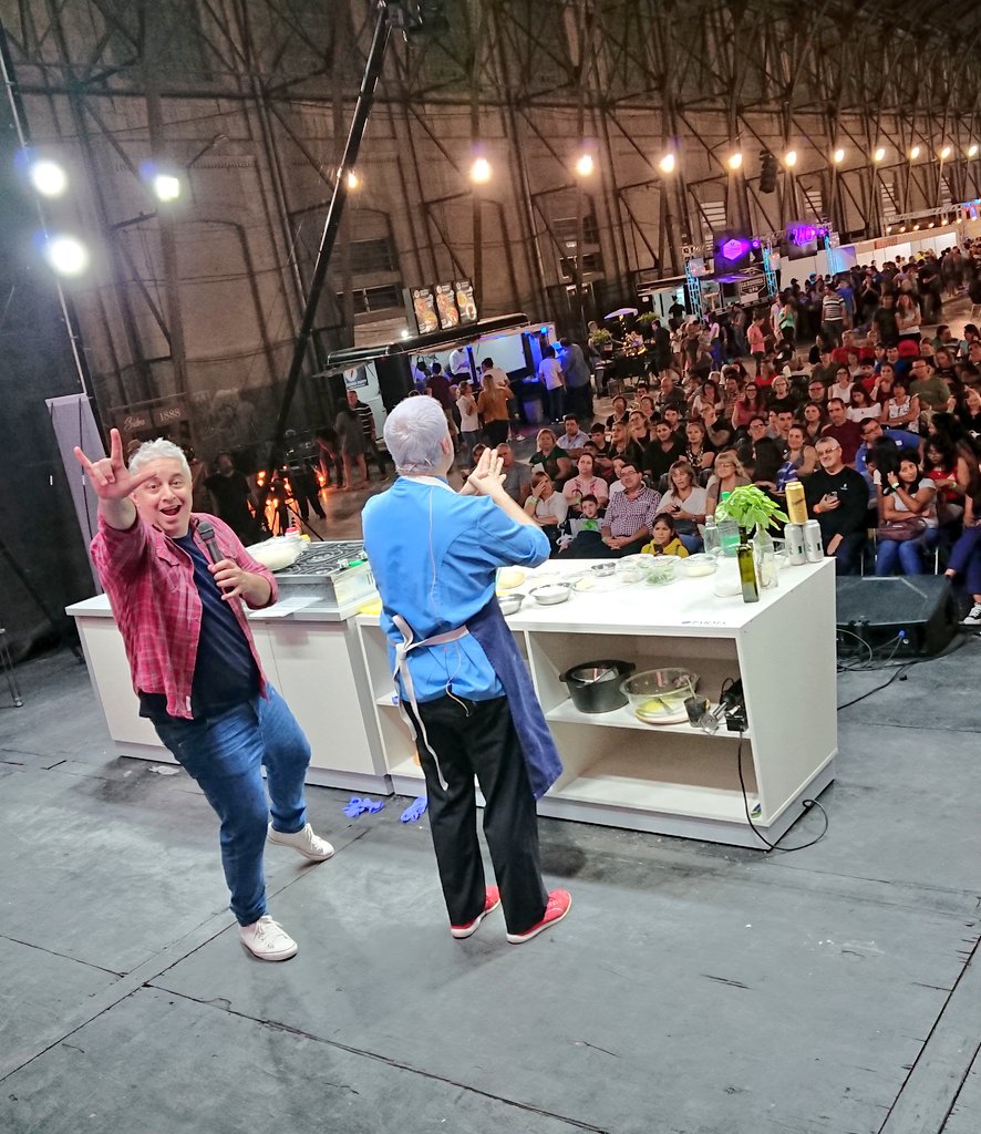 ChefPacoAlmeida's tweet photo. #ExpoChef Santa Fe!
Tremendo evento. Todo el finde!
☑️ Manjares de todo tipo: Quesos/salames/panificados/mieles y mermeladas/etc!
☑️ Patio de 🔥 y parrilla de lujo!
☑️ Cervezas de todo tipo
☑️ Opciones sin gluten
☑️ Clases de cocina y música https://t.co/Nca0bkPj2x