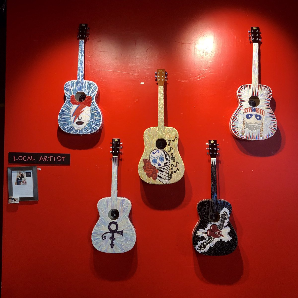GlassAxes's tweet photo. These beauties will be on display @flyinghorsecafe in downtown #Dallas for the next 6 weeks!  Go by &amp; say hi, grab a coffee and something delicious to eat, let them enhance your experience!
#localartist #art #glassart #guitarart #legendseries @amy_voss https://t.co/FKckHCbbeG