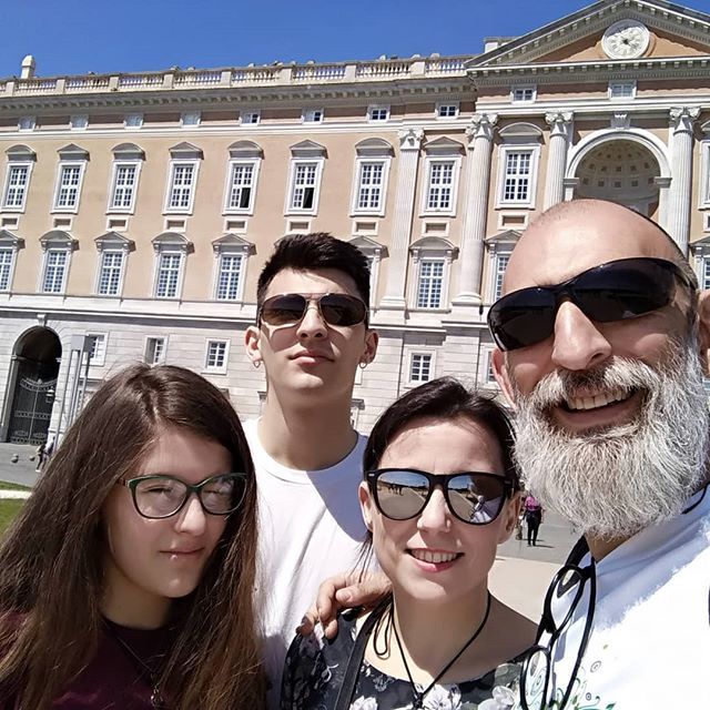 marcoloffredo's tweet photo. Happy Easter from Caserta
#holyday #easter #familypictures
#faccedatrailer #Fappari #contromano #beer #trailer #trailrunning #barefootrunner #barefoot #minimalistrunning #bearedman #beard #letsdotogetlost #happiness #lifestyle #runner #caserta #picofthe… https://t.co/d74hgVQOeW https://t.co/HVnm69e24v