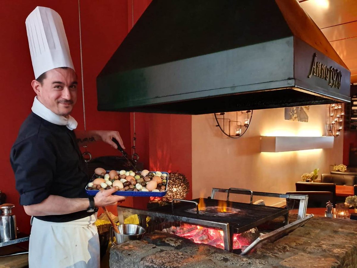 ClaudiusNL's tweet photo. Vrolijk Pasen! Wij grillen nog even verder.. 🥚

#Pasen #grill #ei #Nijmegen https://t.co/4NPGueSgWA