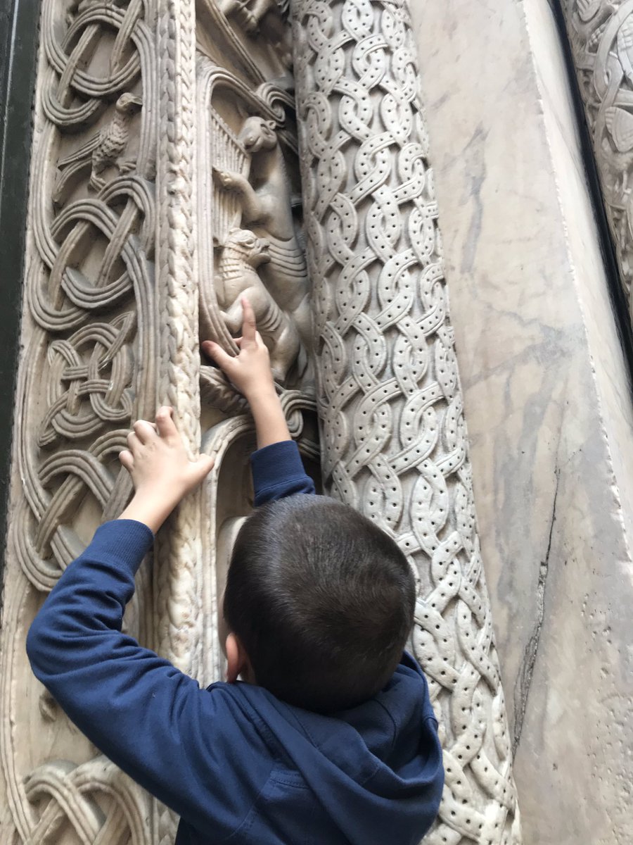 unpostoverdeblu's tweet photo. Grazie a tutti i bambini che l’hanno aiutato, Ciccobachicco ha ritrovato i suoi amici animali (quasi) fantastici e li ha riportati a casa! #tulaconoscigenova #aspassopergenova #visitagiocata #familyfriendly #familytour #amisuradibambino https://t.co/91MqfKv6sq