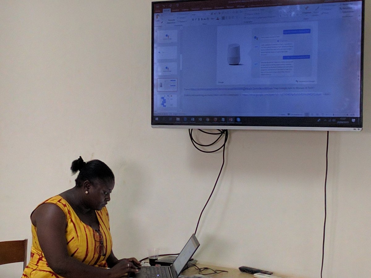 JklOuaga's tweet image. Le dernier atélier nous a été présenté par @ZoulfaouDank du @GdgOuaga et responsable du #WomanTechMakers Ouaga, sur les outils de  #ActionOnGoogle, de #GoogleAssistance, et de #DialogFlow; comment les installer et les utiliser dans nos projets de développement @GadMiss #lwili
