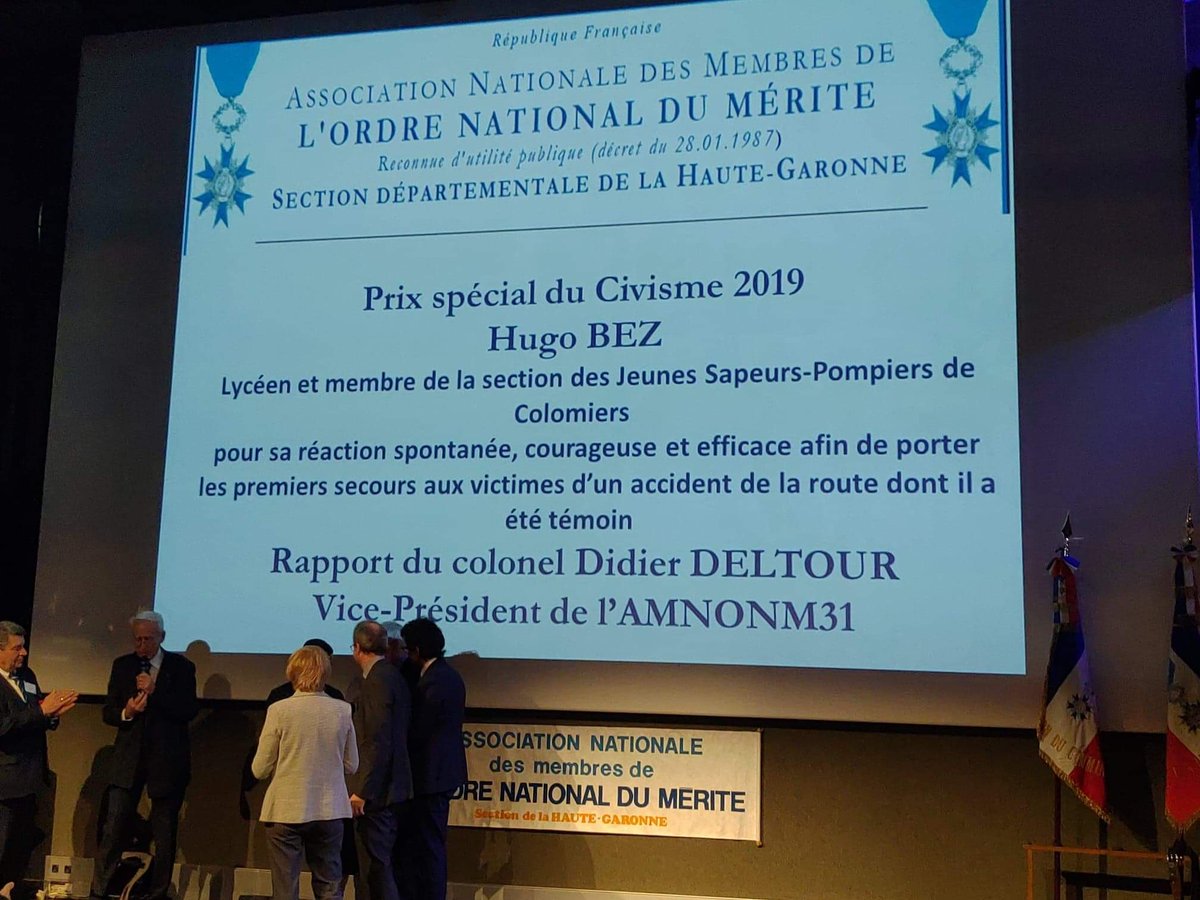 udsp31jsp's tweet photo. Le 16 mars dernier, le JSP Bez Hugo a reçu le prix de #OrdreNational du Mérite par le Colonel Deltour, le préfet de région, le maire de ⁦Toulouse ⁩ et Mme l'inspectrice d'académie suite à l'action menée lors de l'accident d'une VL contre moto. ⁦@sdis31officiel⁩ https://t.co/5yASLqAqDk
