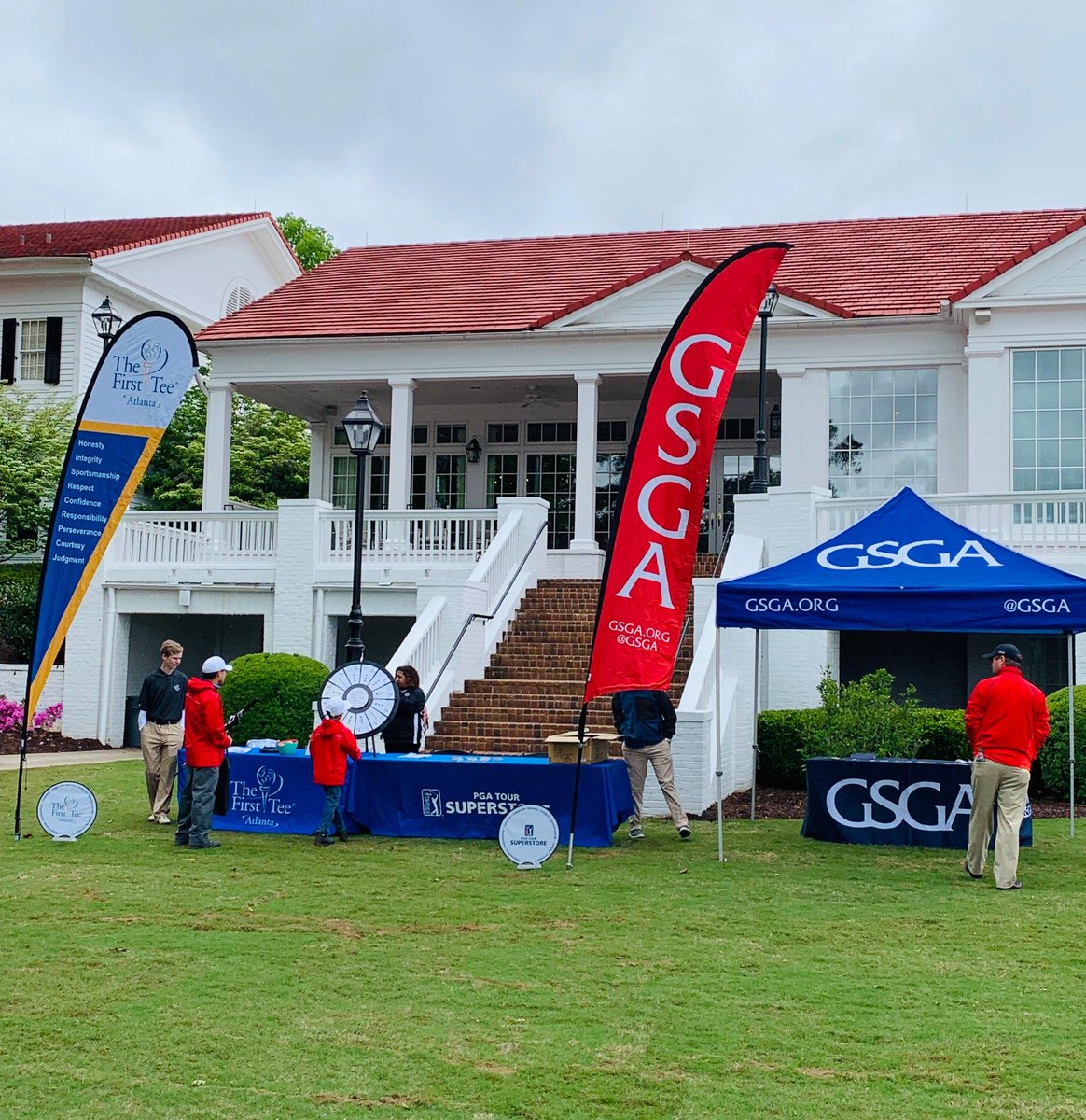 FirstTeeATL's tweet image. It's Kids Day at the Mitsubishi Electric Classic @tpcsugarloaf Stop by, spin the wheel and win some fun prizes!! @GSGA @PGATSS @pgatourchampions
#mitsubishielectricclassic #thefirstteeatlanta #ninecorevalues #goodgolfersbetterpeople #juniorgolf