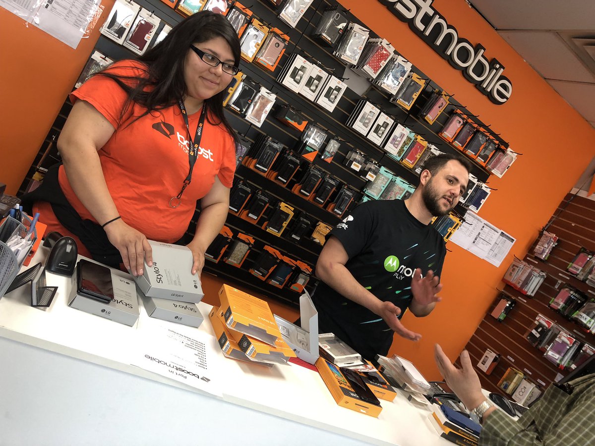 889 arcade st gettin it in!! <a href="/caliboostmobile/">Callie Bailey</a> <a href="/RyanMaierMN/">Ryan Maier</a> <a href="/DeVriesPaul/">Paul DeVries</a> @Sprint4Midwest <a href="/ameraqel4/">amer aqel</a> <a href="/boostmobile/">Boost Mobile</a> #freestylo4 all day baby!!!