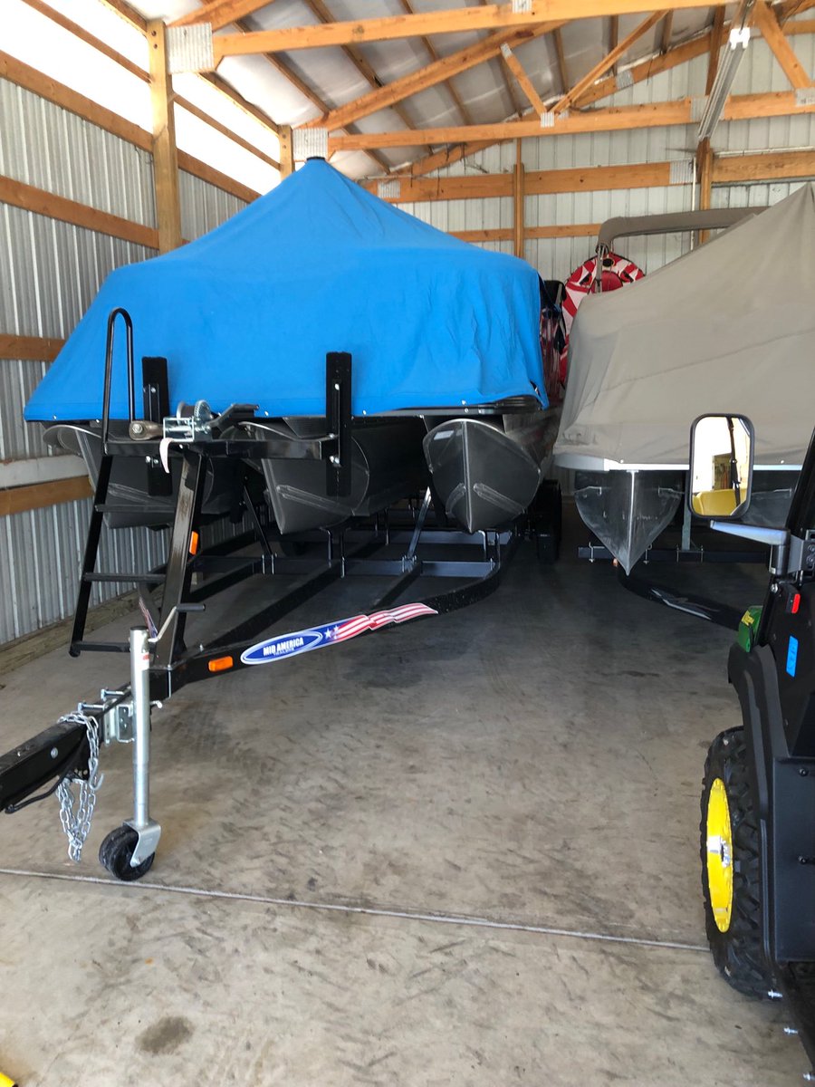 tharzula's tweet photo. Spending Holy Saturday getting ready for summer. #LakeMax #Culver https://t.co/3BBBY9L1WQ